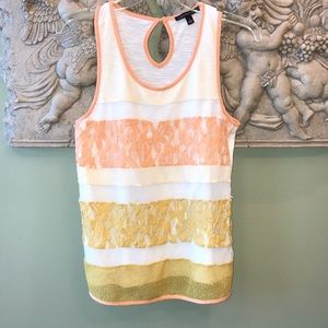 Cute keyhole tank🌺 3/$20 or 4/$25